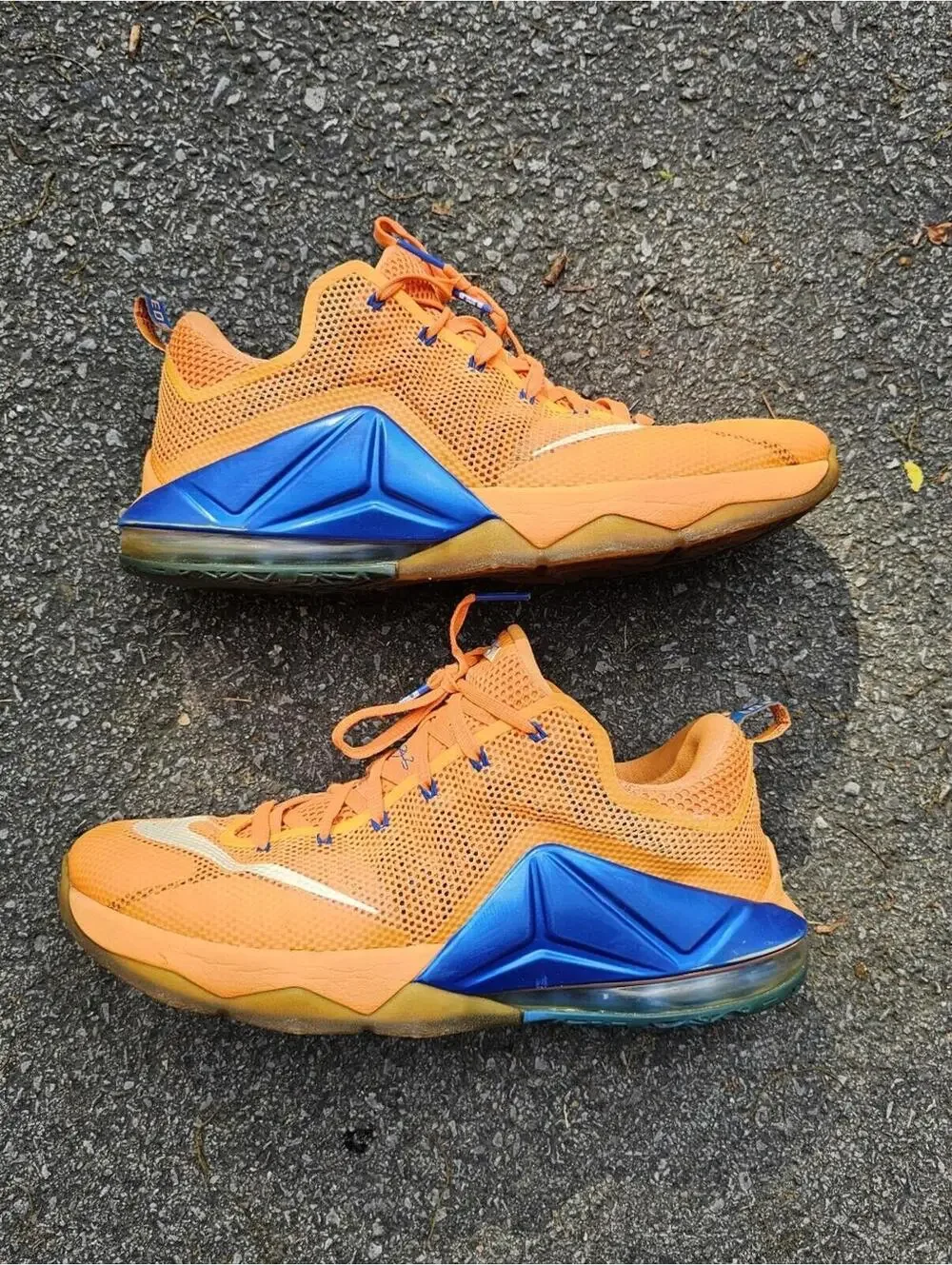 Nike LeBron 12 Low 'NY Knicks' basketball shoe - sz 13 US